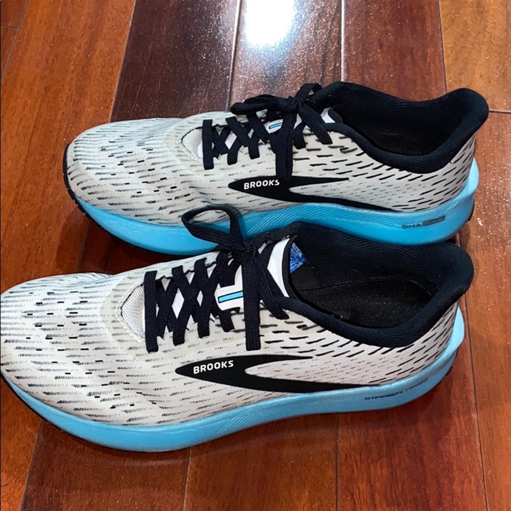 7 Brooks like new Women